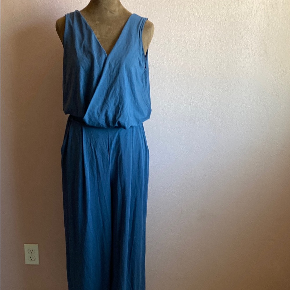 UNIQLO Elegant Blue Sleeveless Jumpsuit